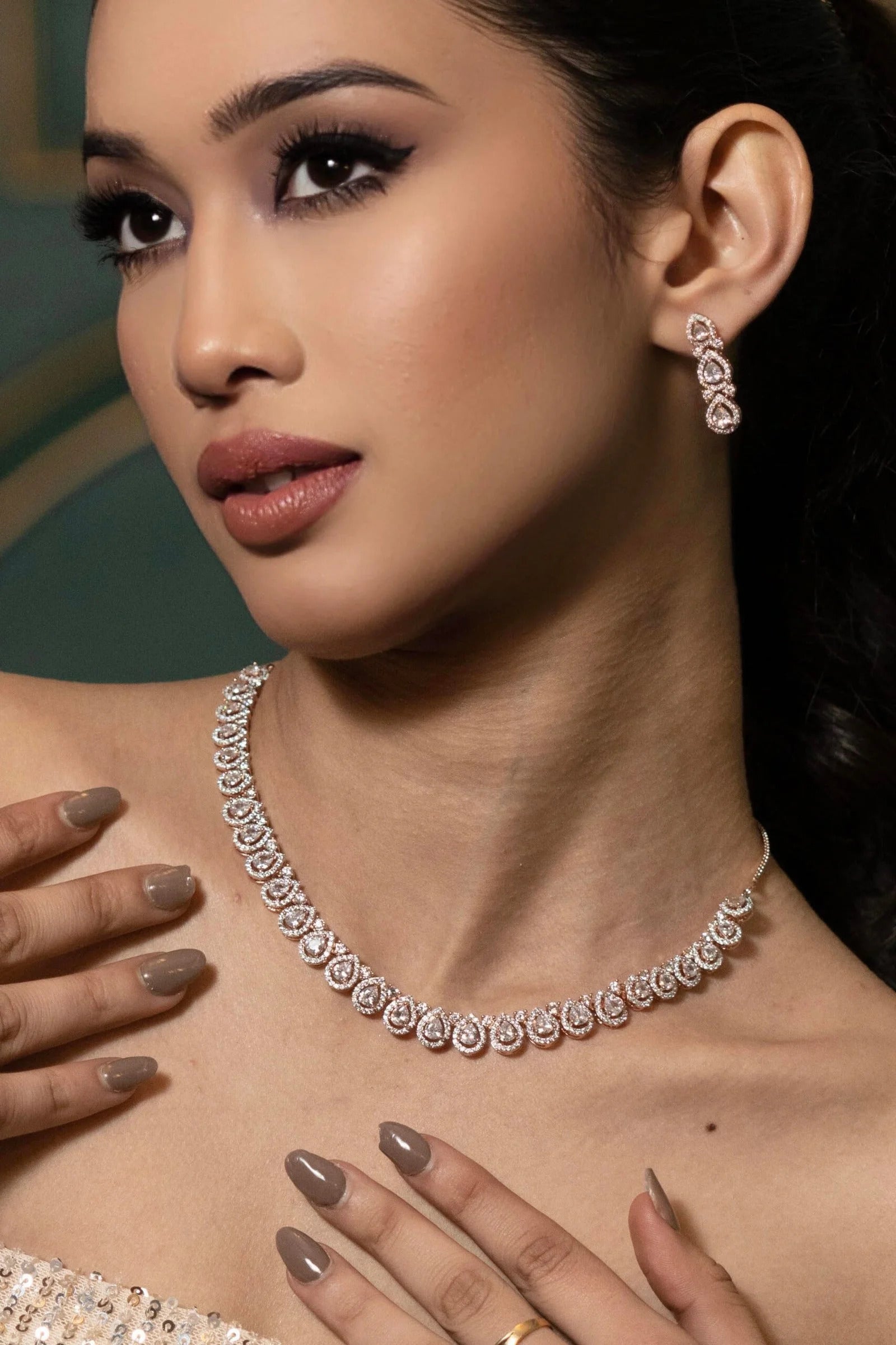 RoseGold_PearShaped-SleekNeclace-1.jpg
