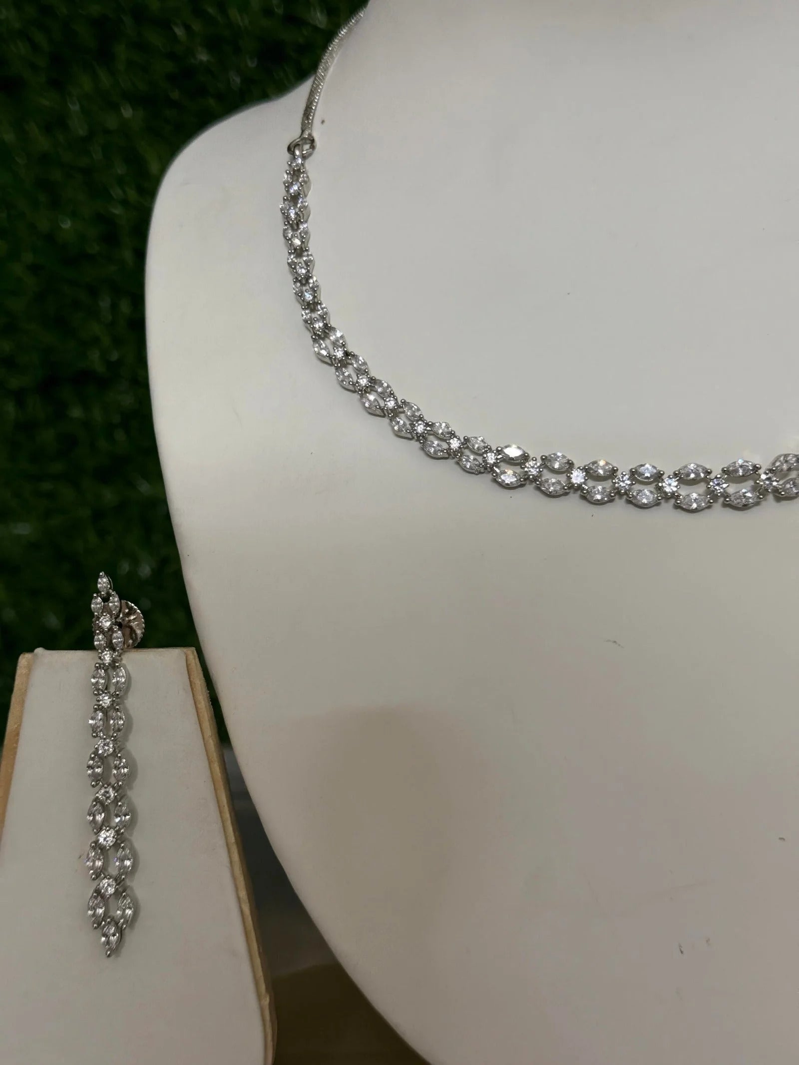 AmericanDiamond-Sleek-NecklaceSet1-scaled-1-1.jpg