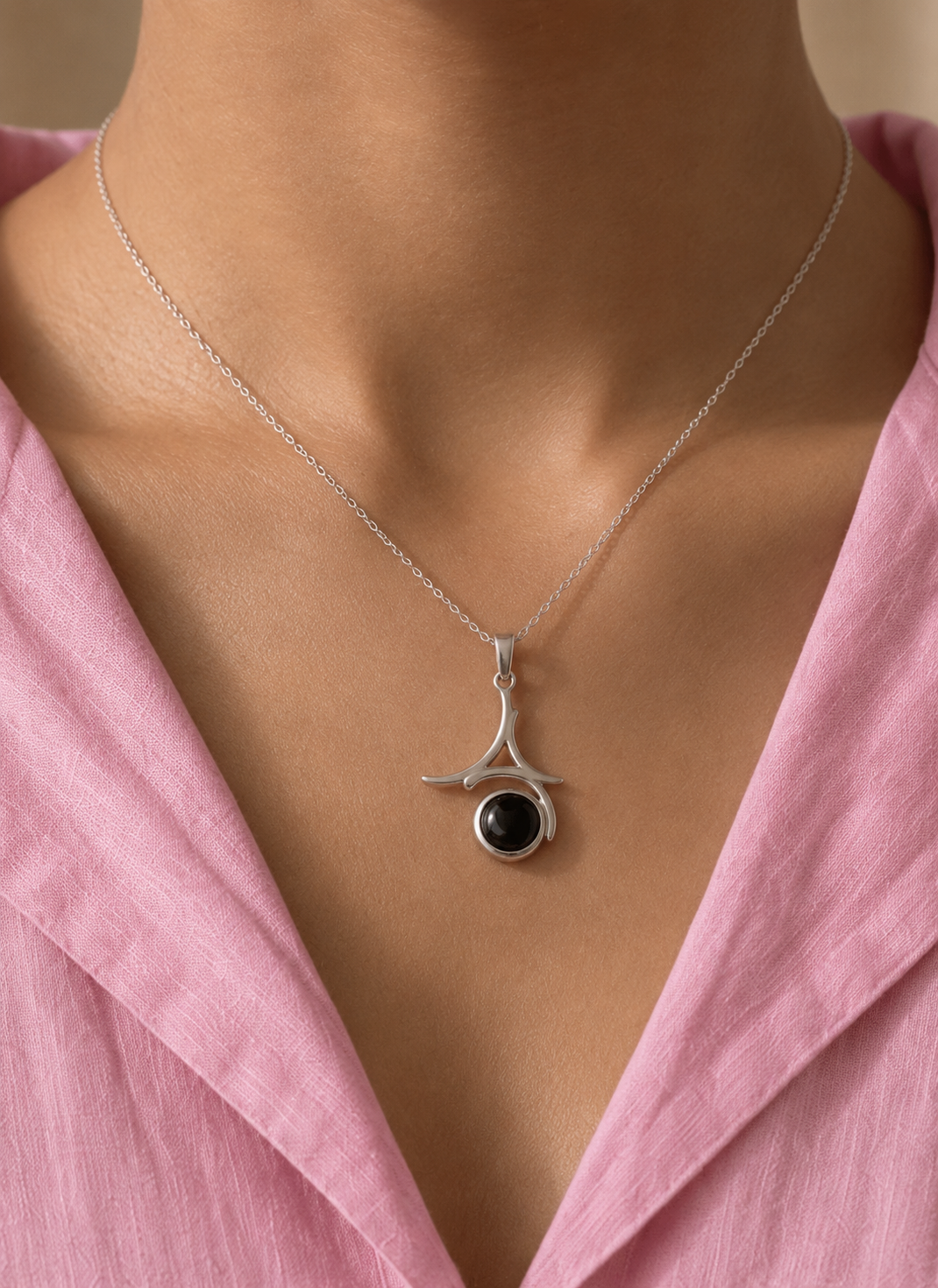 925 Sterling Silver Pendant with Black Stone – Abstract Artistic Design