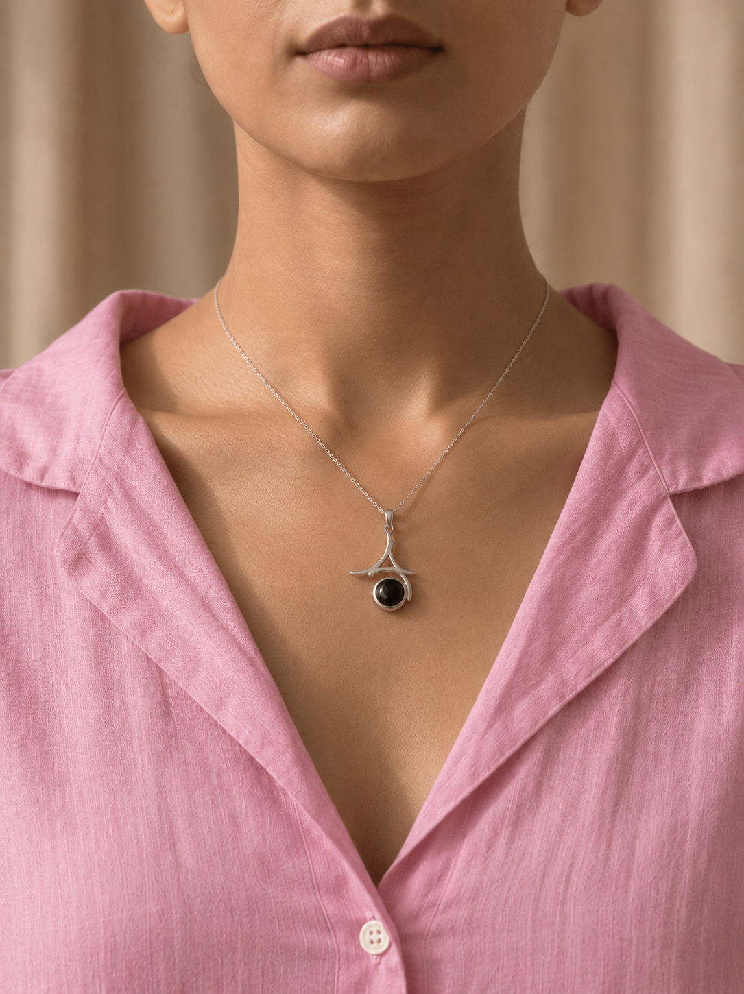 925 Sterling Silver Pendant with Black Stone – Abstract Artistic Design