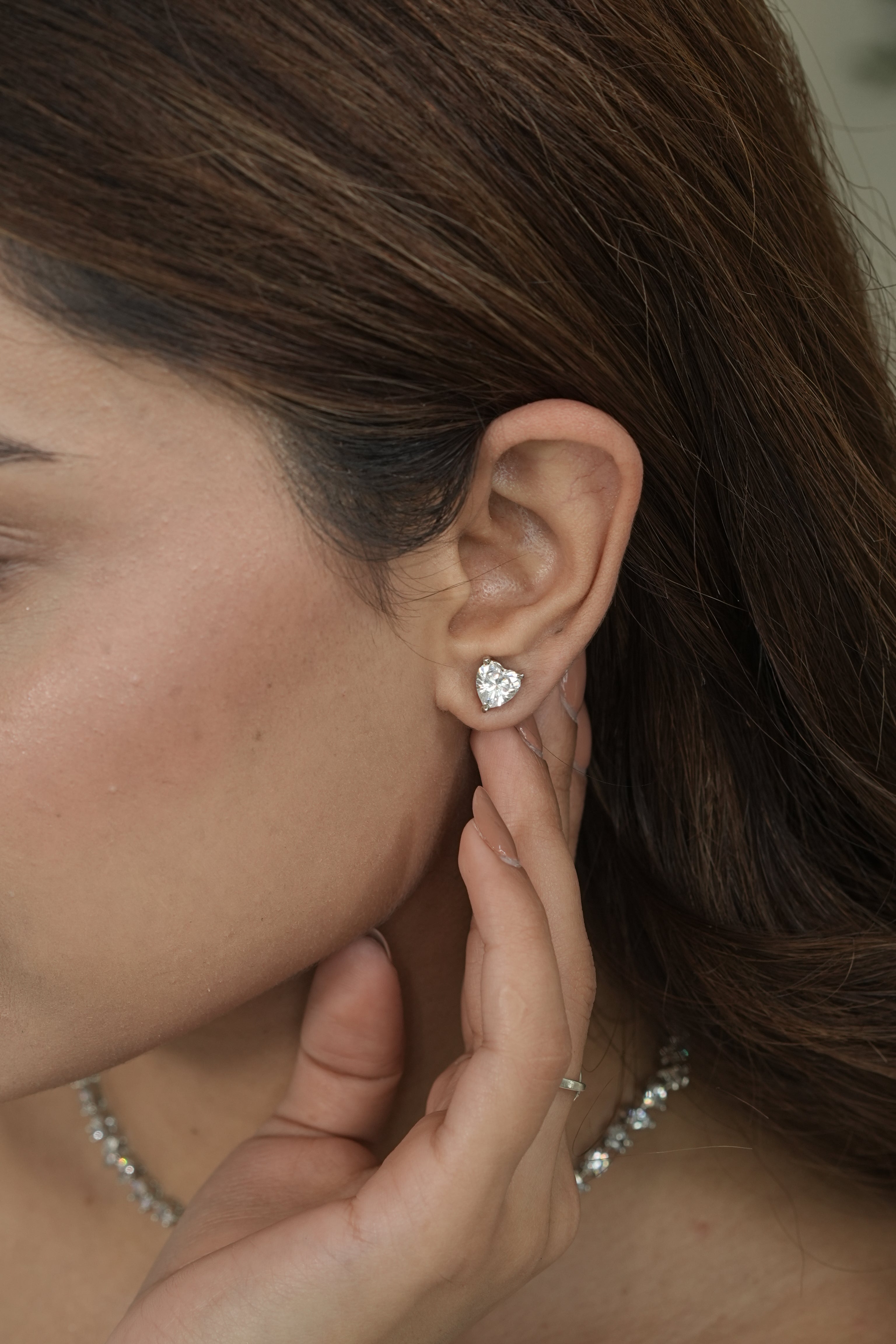 Mixed-Cut Diamond Choker with Heart-Shaped Stud Earrings Set
