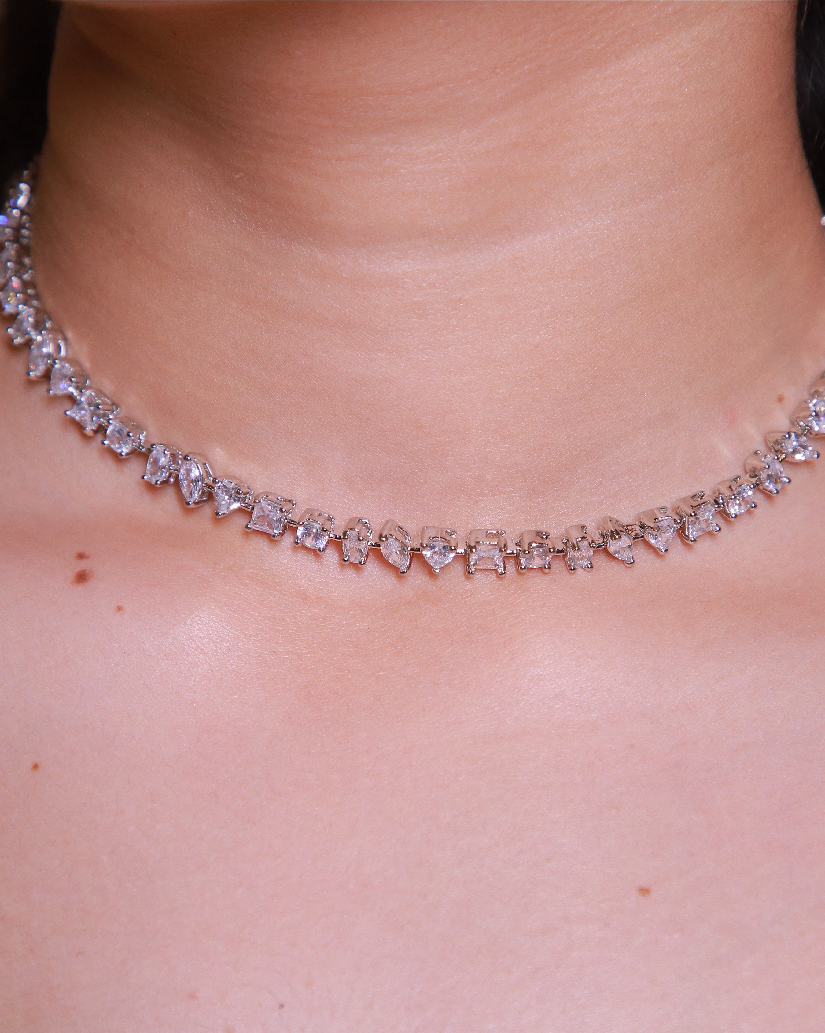 Mixed-Cut Diamond Choker with Heart-Shaped Stud Earrings Set