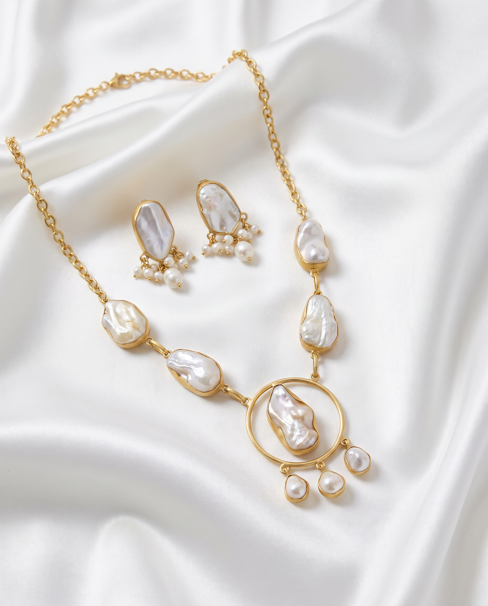 Elegant Natural Pearl Necklace and Earrings Set
