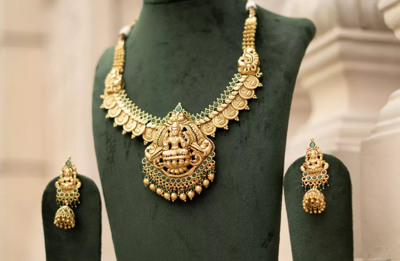 The Elegance of Pure Silver Necklace Sets