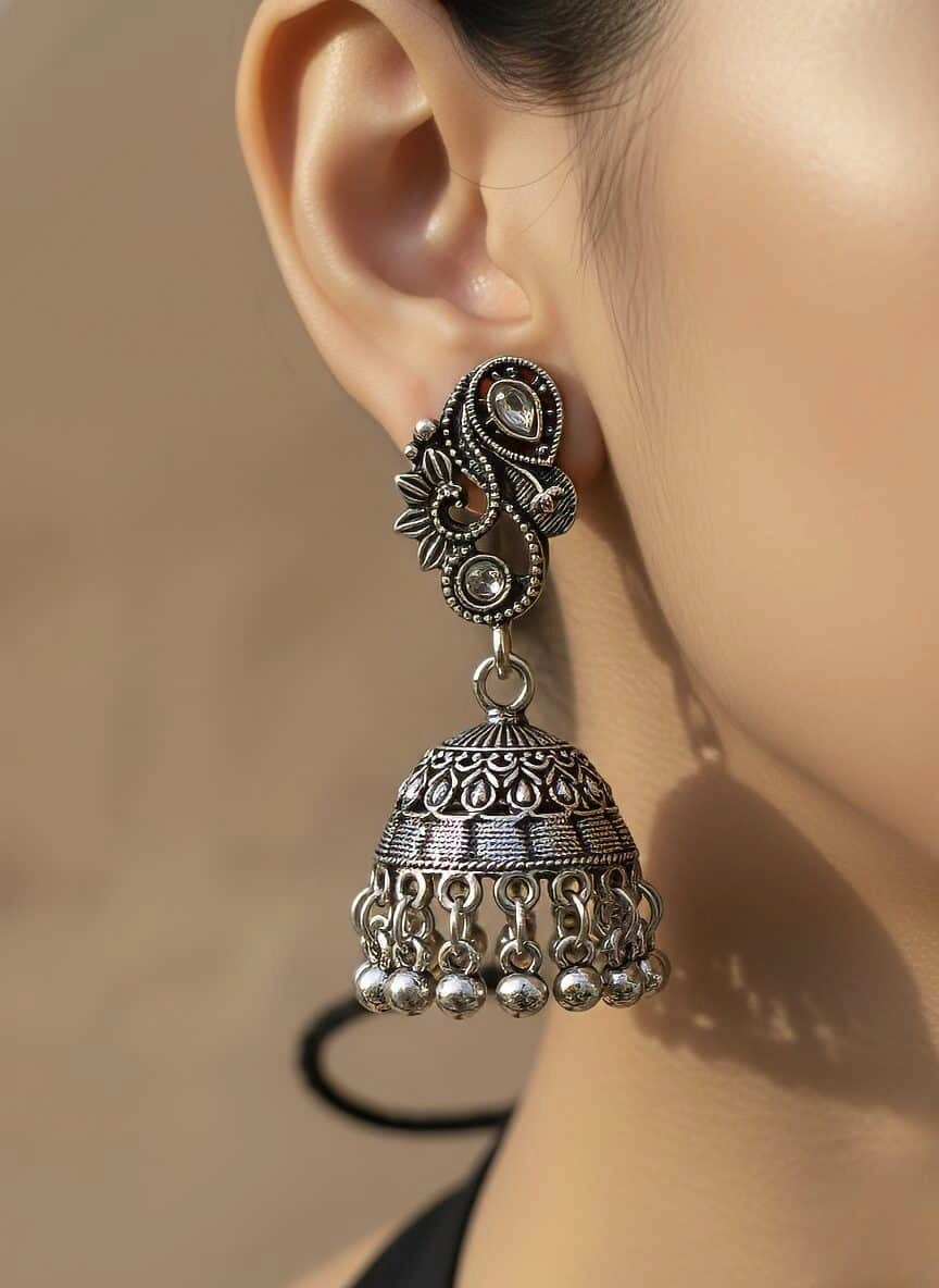 Intricate Silver-Toned Choker Necklace with Beaded Detailing