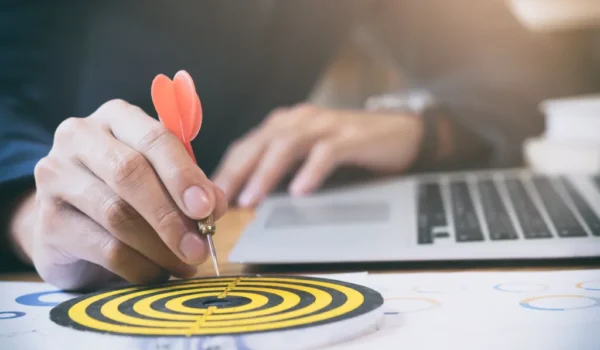 business-strategy-success-target-goals-1024×683 business-strategy-success-target-goals-1024x683